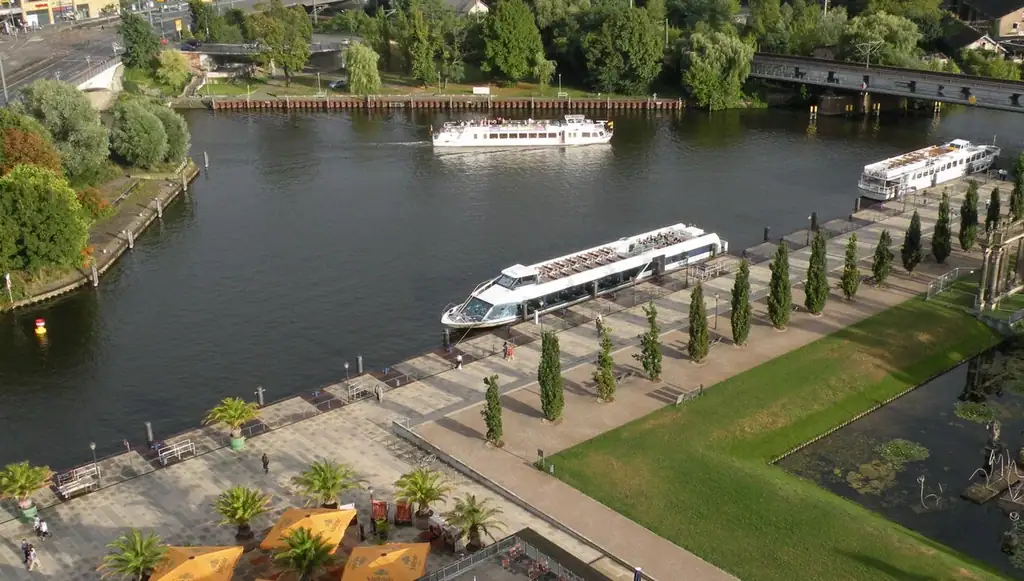 Hafen Potsdam an der langen Bbrücke